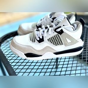 Air Jordan 4 Military Black